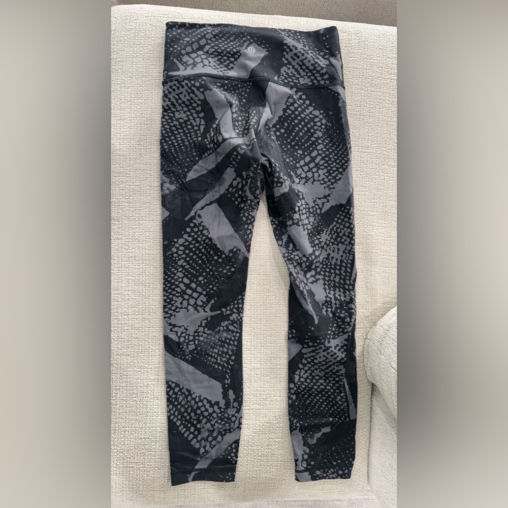 LULULEMON Crop Leggings (6)